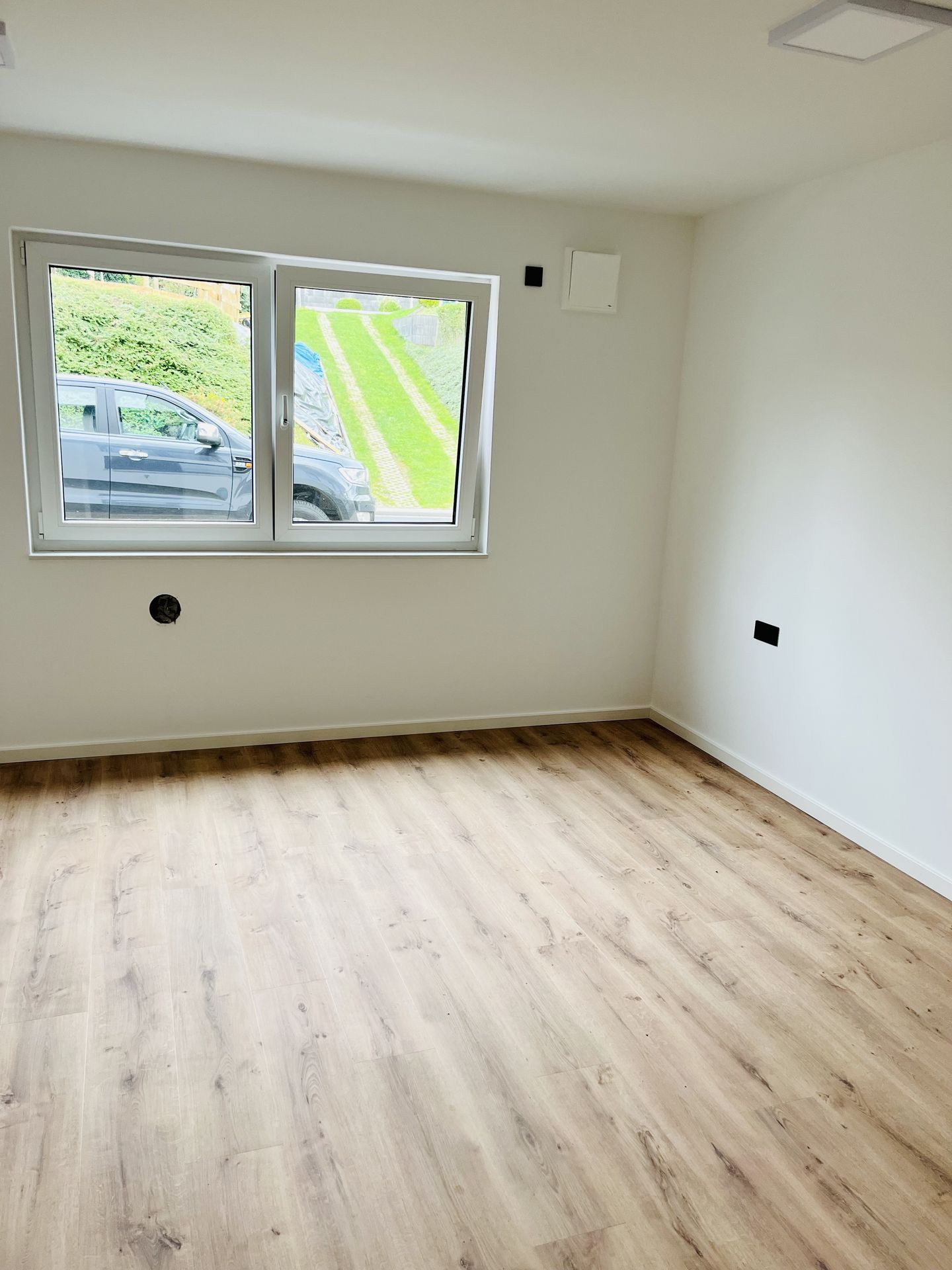 Würdinghausen: Effizient und extravagant in neuem Haus und toller Lage!