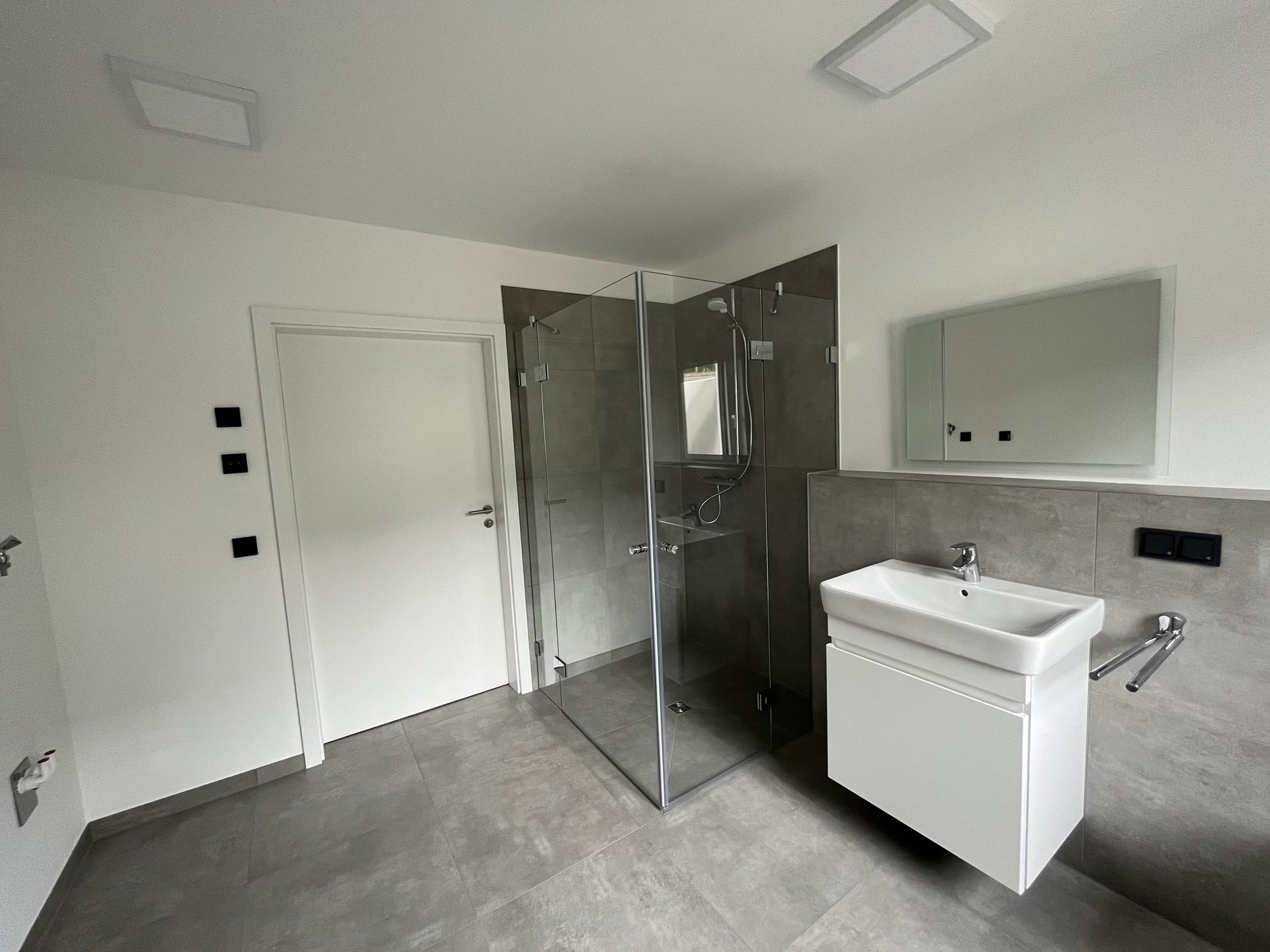 Würdinghausen: Effizient und extravagant in neuem Haus und toller Lage!