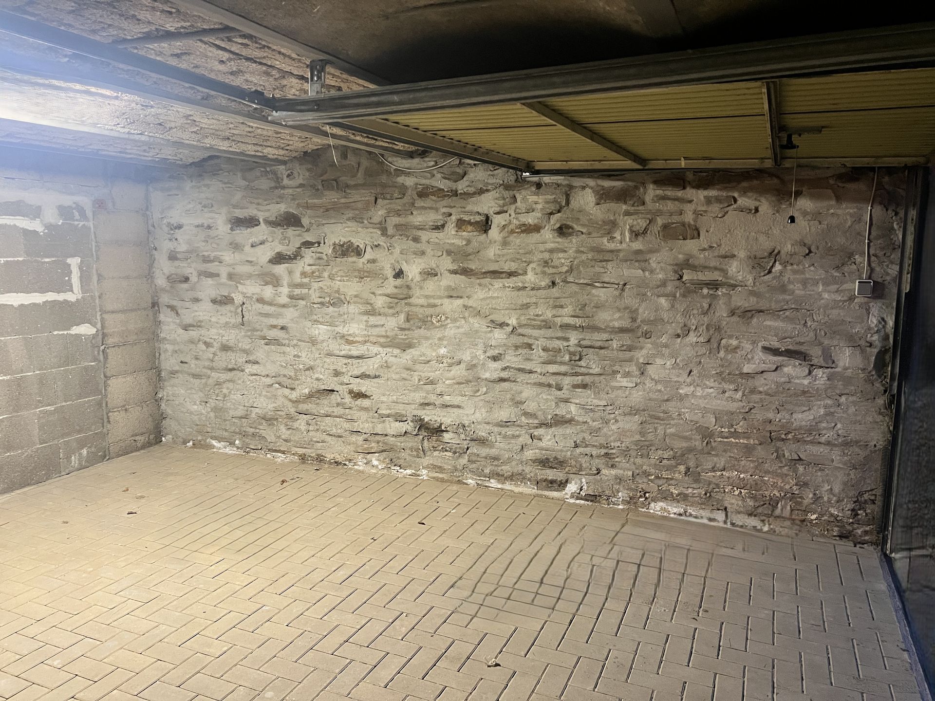 Rahrbach: Doppel-Garage – zentral, trocken, sofort verfügbar!